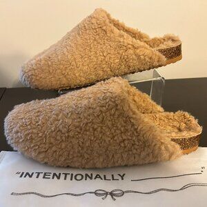 Womens INTENTIONALLY BLANK  Sz 9 Tan Fuzzy Slide Mules Slippers